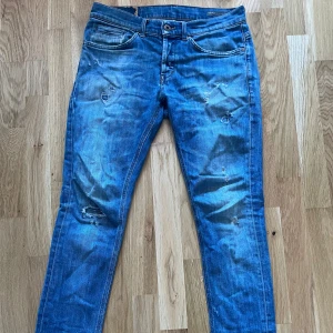 Dondup Jeans - Dondup George jeans som har blivit använda men har inga fläckar eller slitningar som produkt av användning.  Pris går att diskutera vid snabb affär!