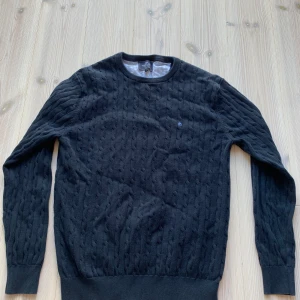 Sweatshirt  - Märket är parklane  Knappast använd pga förliten storlek!