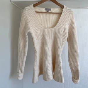 Stickad tröja L - Storlek L-M pris 219kr