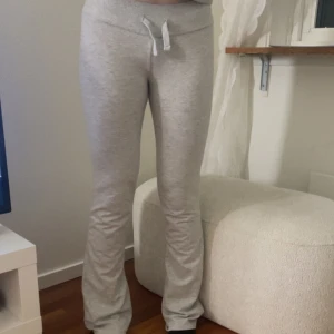 Lågmidjade super snygga byxor från Nelly 💘 - Super snygga 💘