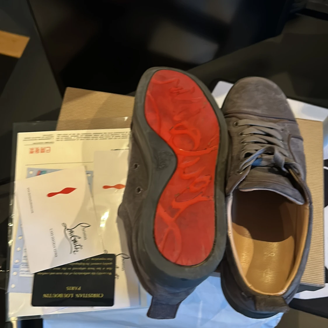 Christian Louboutin grå