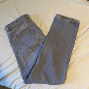 Jack & Jones Grå jeans oanvända - Oanvända Jack & Jones relaxed chris jeans. Nypris 800kr. Storlek 30/30