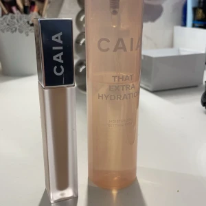 Caia - En settingspray ca hälften kvar (That extra hydration) Caias concealer it’s iconic i färgen 2W endast testad.💗💗