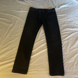 Helt nya Replay jeans  - Replay Faabyjeqns.  Använda max 2 gånger, så väldigt fint skick inga håll eller sluttning har på dom. Nypris 1399kr
