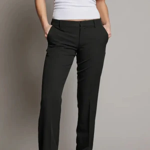 Vera kostymbyxor - Säljer min kostymbyxor från bik bok🤍