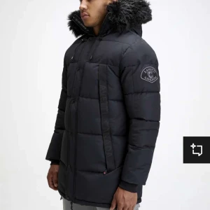 Vinterjacka - Säljer den här jackan eftersom den inte kommer till användning. Använt fåtal vånger. Det är utan päls. 