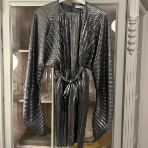 Adoore klänning  - Adoore klänning i storlek S, superfin till nyår. Aldrig använd 🌿