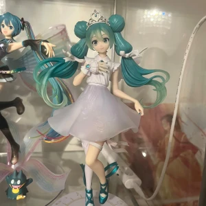 Hatsune Miku figure - •köpt på konvent. •kommer tyvärr inte med låda.
