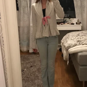 Fin odd Molly kofta. Köpte för 1100 priset diskuteras 🌟🥰 - Bra skick,bra kvalite, använd fåtal gånger, passande, Super fin😍Köpte för 1100 säljer för 700 men priset går att diskutera 