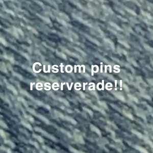 Custom pins reserverade!!  - Pins 🫶🏼skickar bild när de är färdiga sen men här är annonsen!🌟