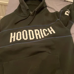 Den är för liten för mig  - Hoodrich