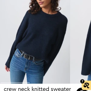 Gina tricot stickad tröja  - Stickad tröja i marinblå från Gina som är slutsåld på hemsidan. Aldrig använd lapparna är kvar🥰 storlek m