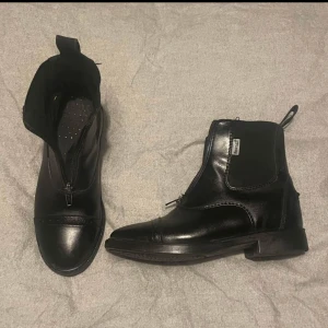 Ridskor - Fint skick