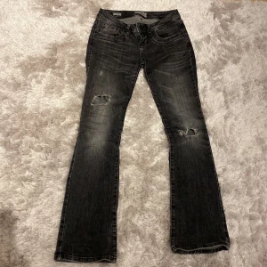 low waist jeans LTB - Intressekoll på mina jätte snygga och sköna jeans. Dem är väldigt low waist och märket är LTB. Orginal priset ligger runt 900:- men är helt slutsålda (finns ej att köpa längre) och mycket eftertraktade. Det är i bra skick men andvända. Tar gärna emot prisförslag,  tryck gärna på köp nu! 💓💓