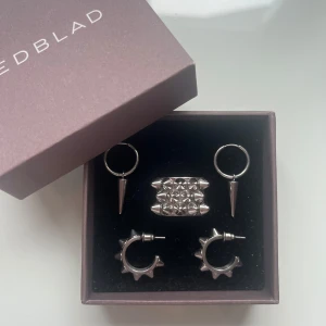 Edblad Smycken - 2 örhängen och en ring