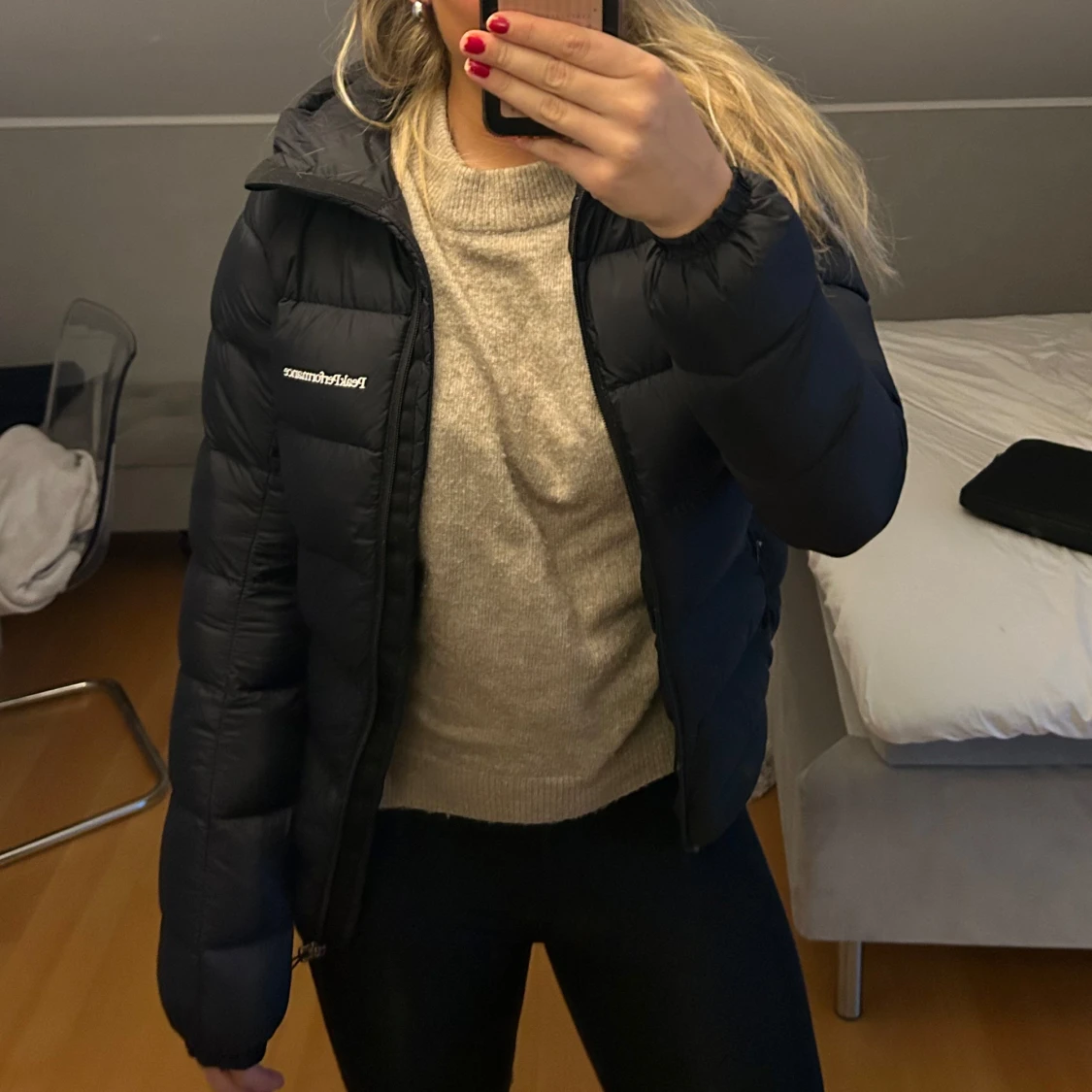 Svart vinterjacka från Peak Performance - 91