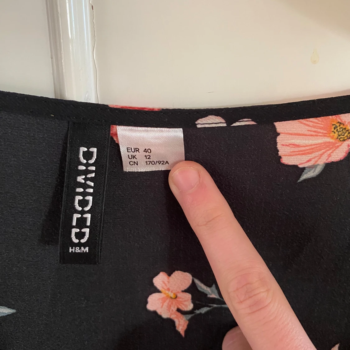 Svart blommig klänning från H&M Divided - 91