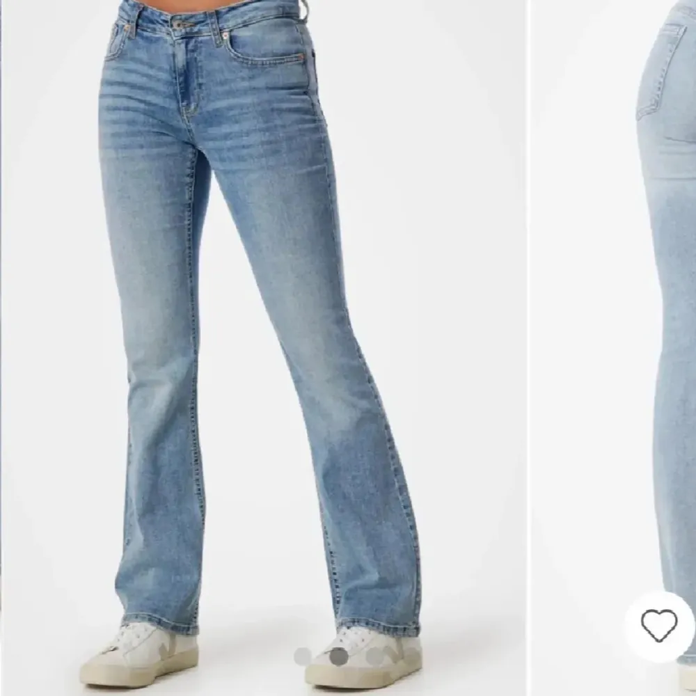 supersnygga bootcut jeans från bubbleroom, säljer då de endast har används vid två tillfällen (de är för långa för mig, samt tajta i midjan) 🥲 köpta i augusti, nypris 599kr . Jeans & Byxor.