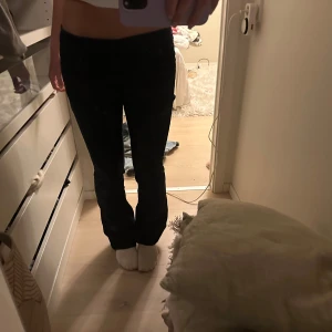 Ltb jeans  - Säljer ett par svarta byxor i bra skick. Det är modellen valerie och storleken 27/32 men stretchiga❤️