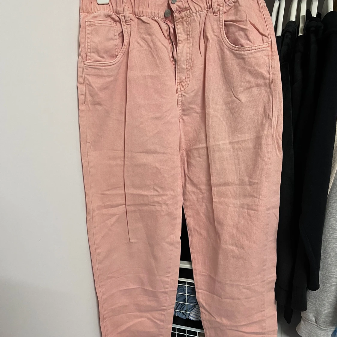Rosa byxor från 157