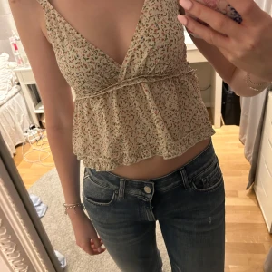 omlottopp - Supersöt topp som knappt är använd. Passar s/xs.