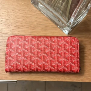 Necessär  - Perfekt till telefon nycklar kontant eller kort