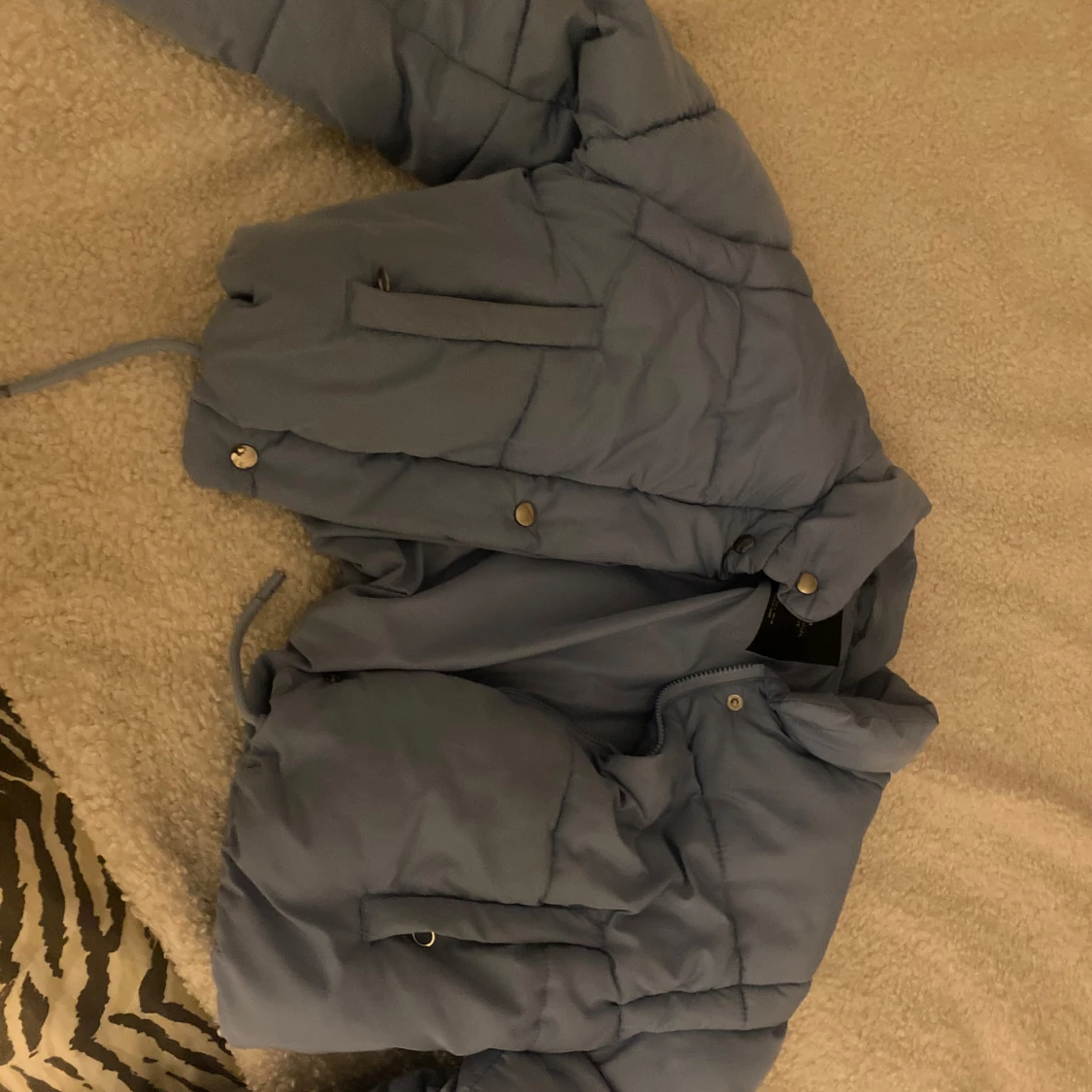 Ljusblå pufferjacka - 90