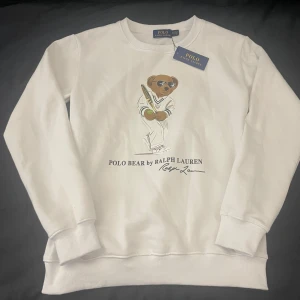 Polo Ralph Lauren tjocktröja - En riktigt snygg tjocktröja från Ralph Lauren. | Den är helt ny enbart testad. Så sicket är 10/10. | Det är bara att höra av sig om man har några frågor eller vill ha flera bilder🐻🐻🐻