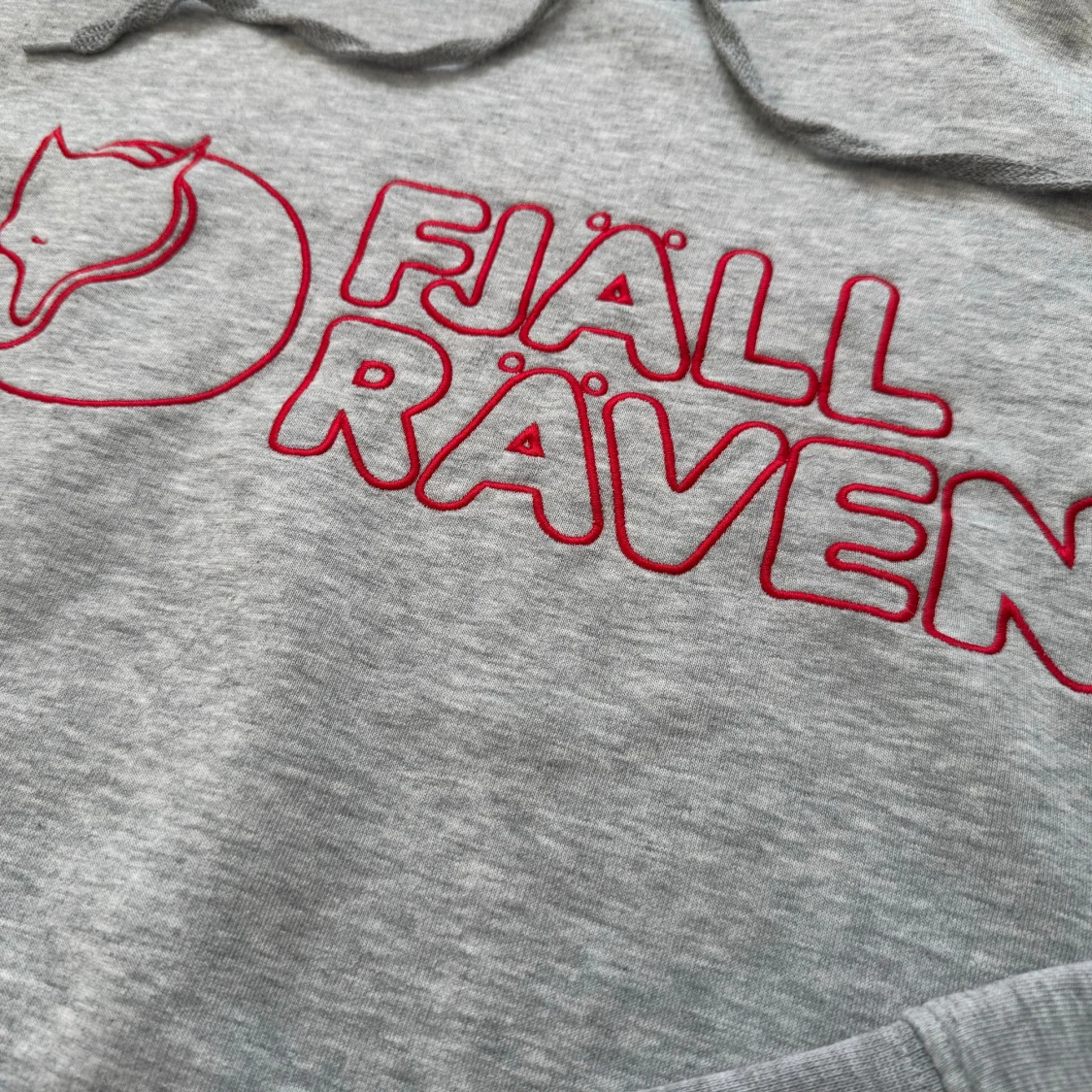 Grå retro hoodie från Fjällräven - 90