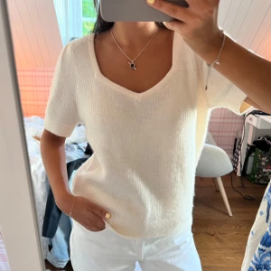 Stickad topp  - Så fin stickad topp från &other stories! 