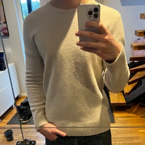 merinoull tröja  - Tja! Säljer nu denna sjukt feta tröja i merinoull tröja! Köpt på volt för någon månad sen! Sjukt bra skick! Hör av er vid intresse! 🌟