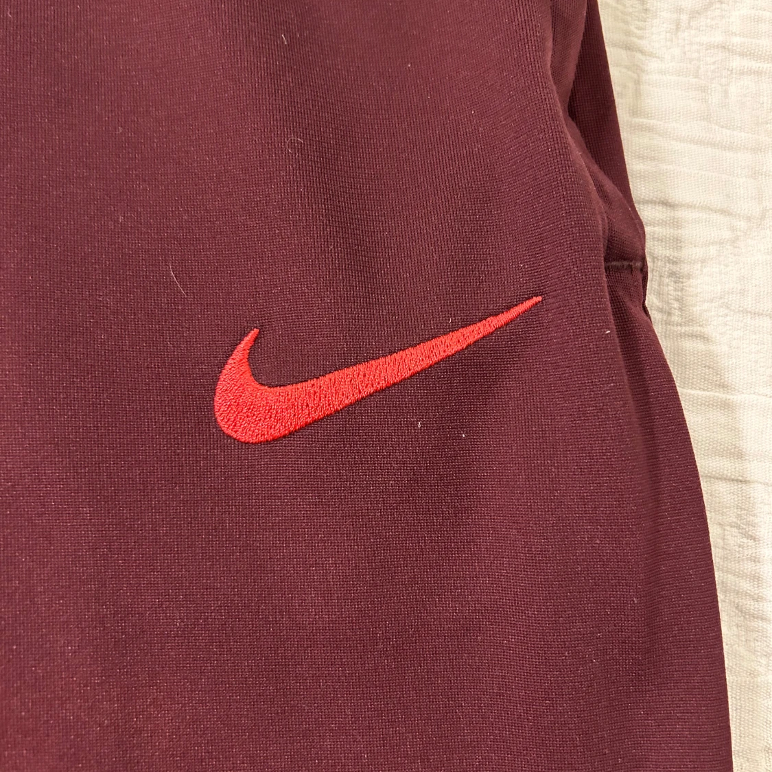 Vinröda LFC träningsbyxor från Nike - 91