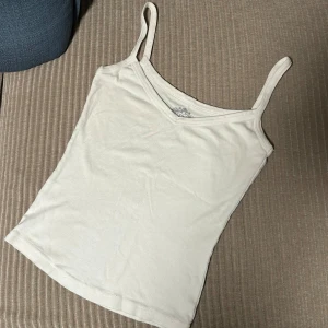 Linne - Står inte storlek men passar mig som har S. Men skulle gissa att det är i M