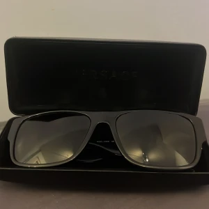Säljer Versace glasögon med fodral inget kvitto  - Äkta Versace glasögon 