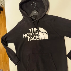North face Hoddie - Använd ett par gånger men bra kvalitet 