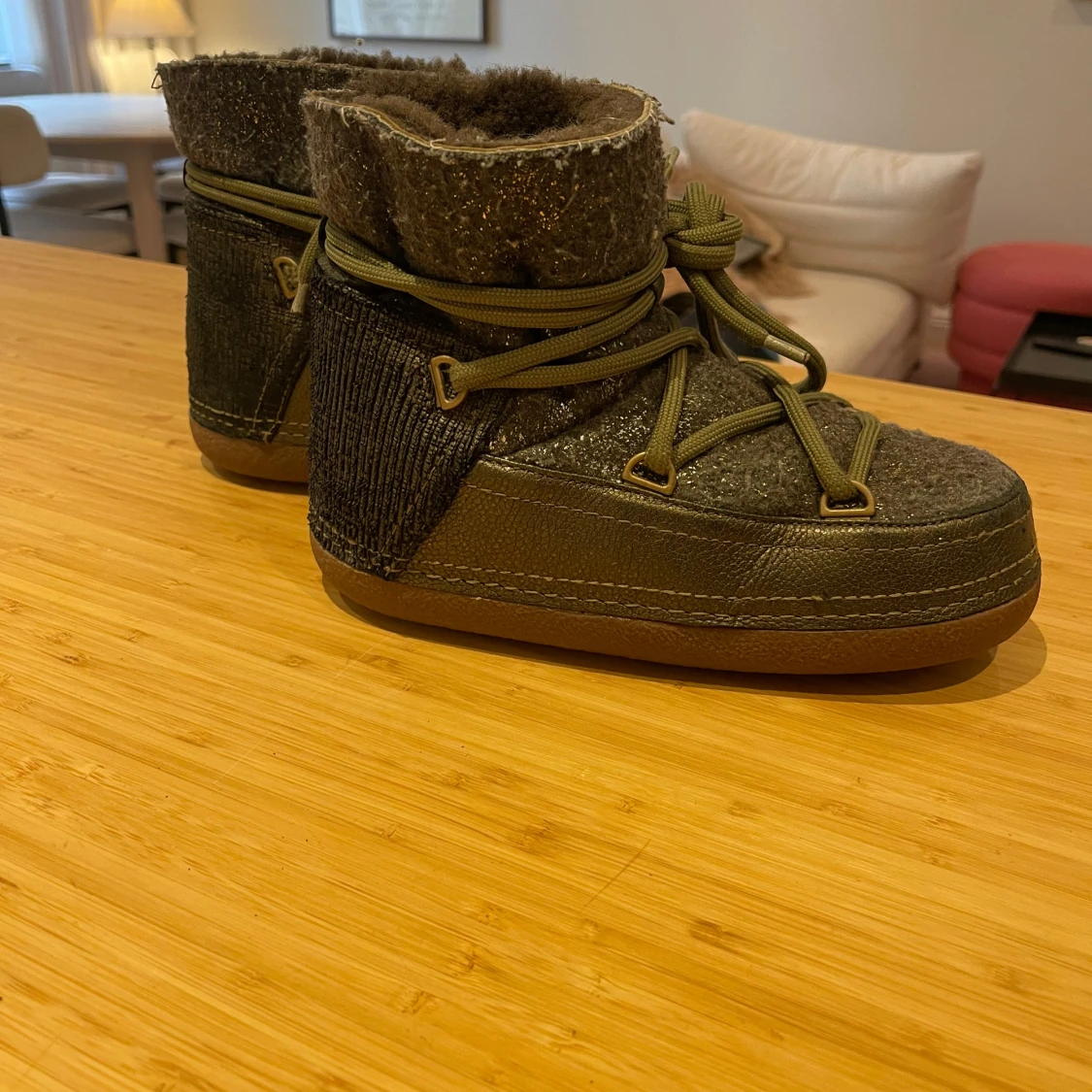 Gröna inuikii skor - 90