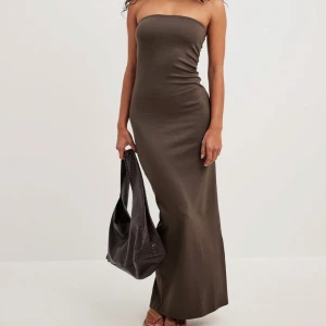 Brun tubklänning - Brun maxiklänning från nakd använd 2gånger❤️ storlek S