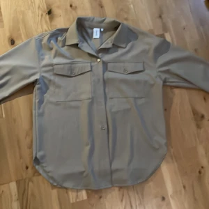 Junkyard skjorta  - Junkyard skjorta storlek S men sitte baggy. Väldigt skönt material. Priset går och förhandla 