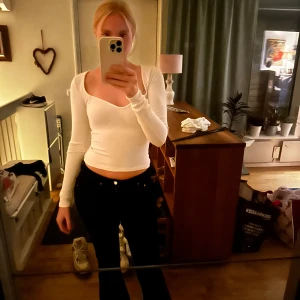 Vit tröja  - Så fin vit hjärtformad tröja 🤍