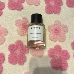  Använt typ en gång luktar väldigt gott och är väldigt classy -  Den har en väldigt god doft väldigt mycket i Jag tycker om det väldigt väldigt väldigt mycket och har en ganska  classy lukt❤️