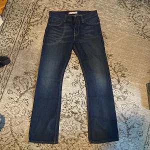 Lewis jeans 512 - 32/34 - Lewis jeans knappt använda, riktigt fina jeans är som nya, tyvärr för små för mig. Priset går alltid fixa till.