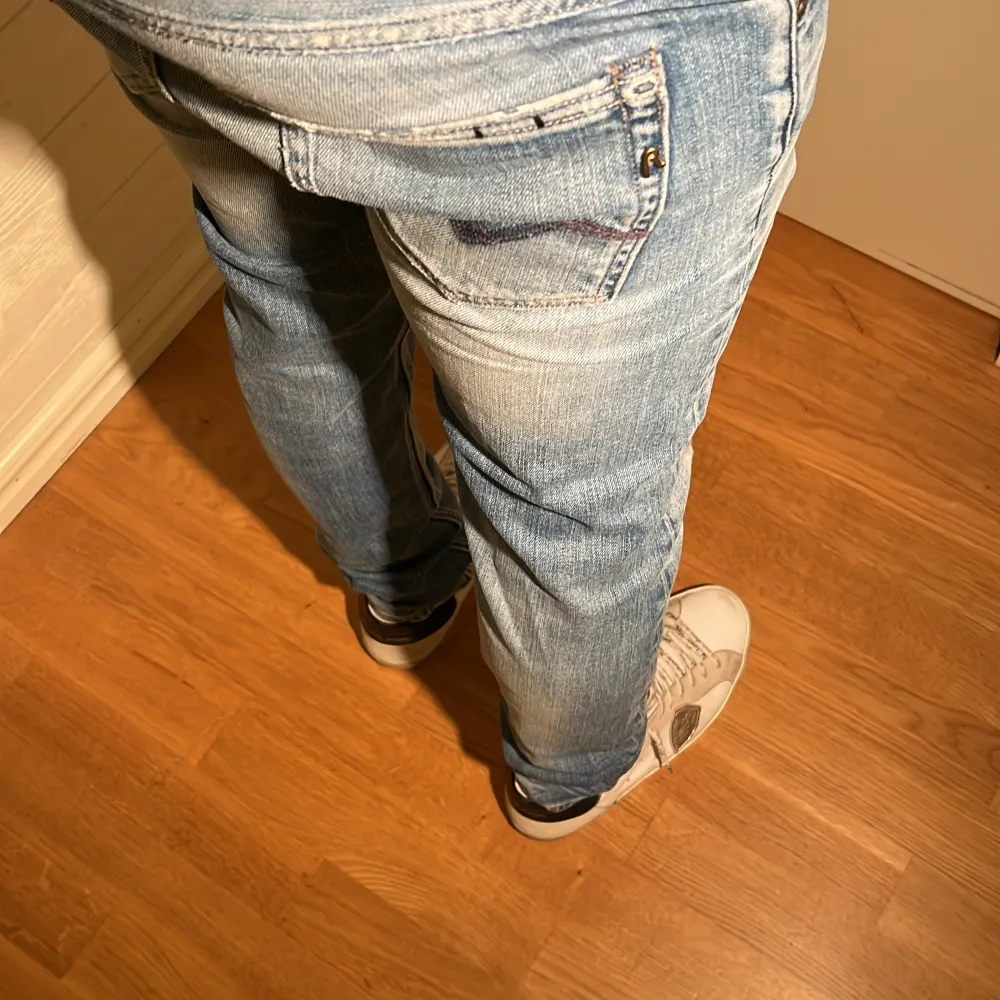 Replay Jeans | skick 9/10 | Storlek 30/32 | Pris - 499kr | Modellen är ca 177cm lång | Fraktar via PostNord eller Instabox på köparens bekostnad | Hör av dig vid minsta fråga eller fundering!!. Jeans & Byxor.