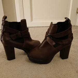 Sko - Bruna skor st 37 