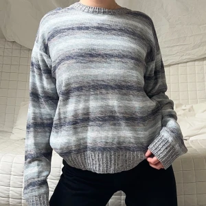 Fin blå stickad sweater  - Säljer denna söta sweater i storlek M🫶