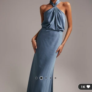 Balklänning  - Säljer denna sjukt snygga klänningen. Den är endast använd en gång och det finns inga tecken på användning. Köpte den för 1600kr