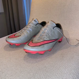 Nike mercurial victory v FG ACC - Ett par fina gamla mercurials i bra skick  Säljs inte längre på nätet med några små skavanker