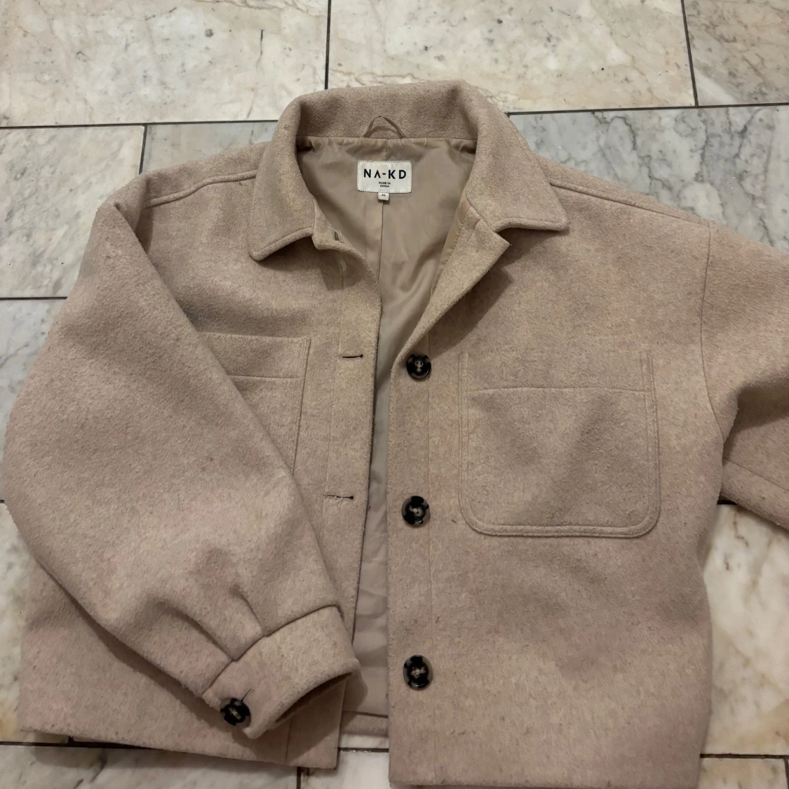 Beige jacka från NA-KD - 92