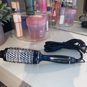 Björn Axén värme borste  - Säljer denna värme borste på grund av att jag aldrig riktigt fått användning för den utan bara testa 🩷🩷