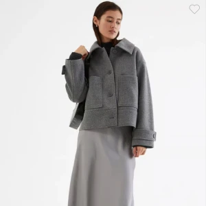 Kappa - Säljer min populära kappa från kappahl då den aldrig kommer till användning. Använd fåtal ggr så i nyskick. Storlek S. Kan fixa fler bilder om man vill ha!❤️