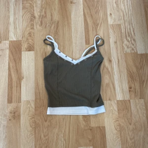 Topp - Väldigt sött äventyrs tröja.